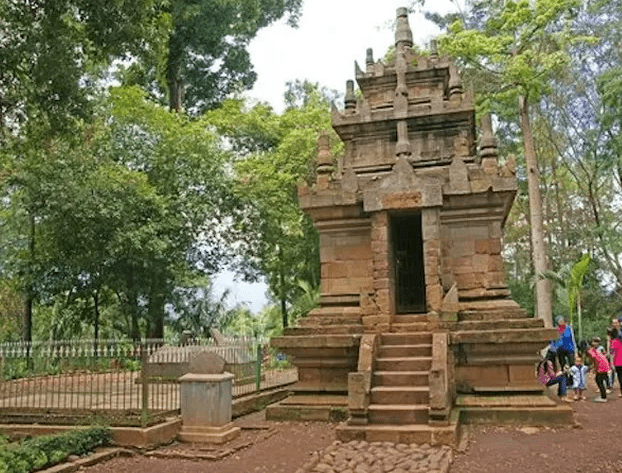 Ayo Ajak Kelarga Anda Berwisata Candi Cangkuang Garut