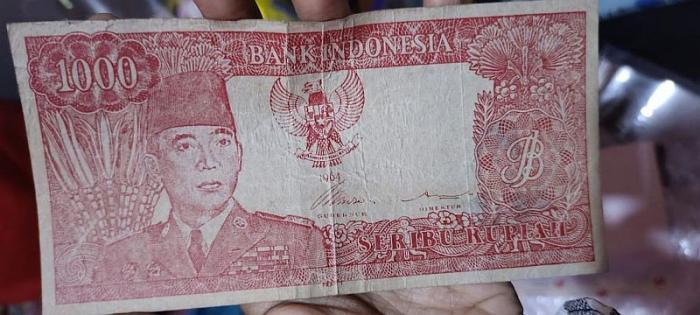 https://www.idxchannel.com/banking/daftar-uang-kuno-dengan-harga-fantastis-pernah-beredar-di-era-90an