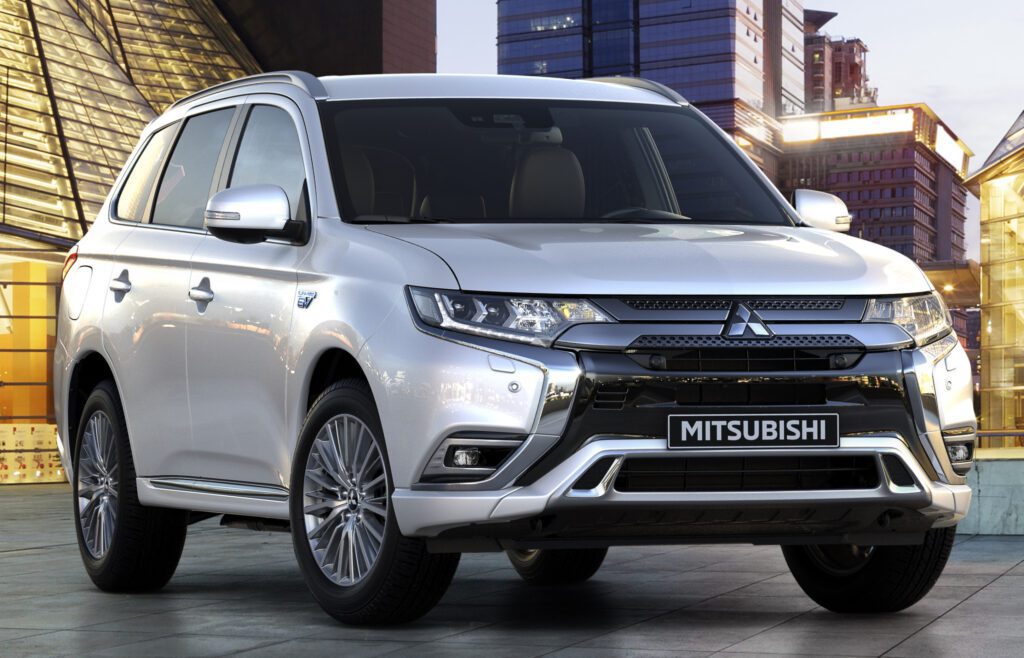 Gagah dan Tangguh! Yuk Cek Harga Mobil Listrik Terbaru Mitsubishi