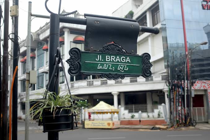 Tempat Wisata Bandung dan Sekitarnya, Jalan Braga Favorit Banget!