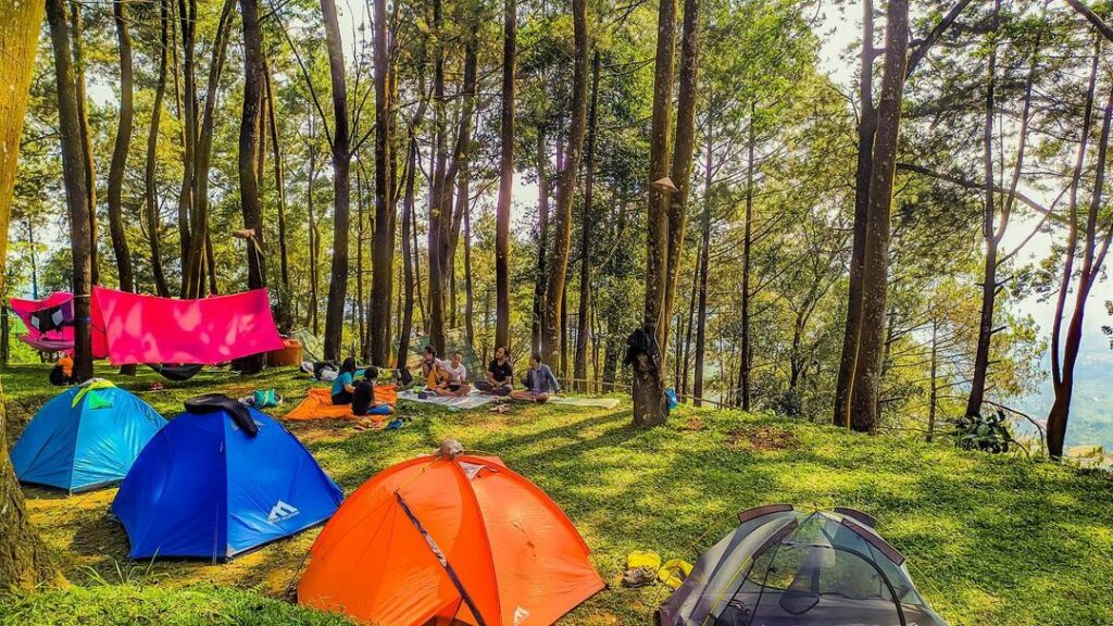 Beban Hidup Bertambah? Yuk Healing ke Puncak Langit Camping Ground Aja! Suasana Sejuk, Hati pun Ademmm