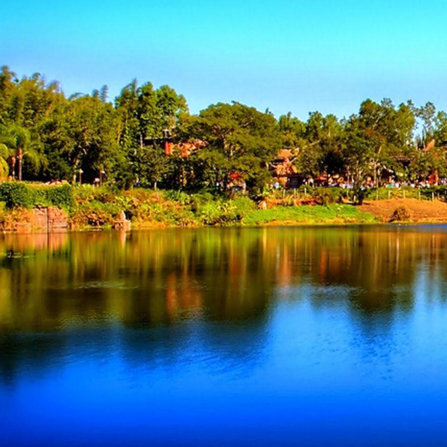 Nikmatin wisata lakeside pangalengan yang terdapat danau situ cilenca !penasaran kan makaya buruan sini !