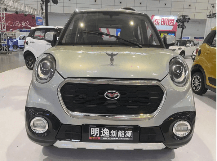 Ini Dia! Mobil Listrik yang Harga Lebih Murah dari Skutik Yamaha! Interior Lega, dan Muat Hingga 5 Orang!