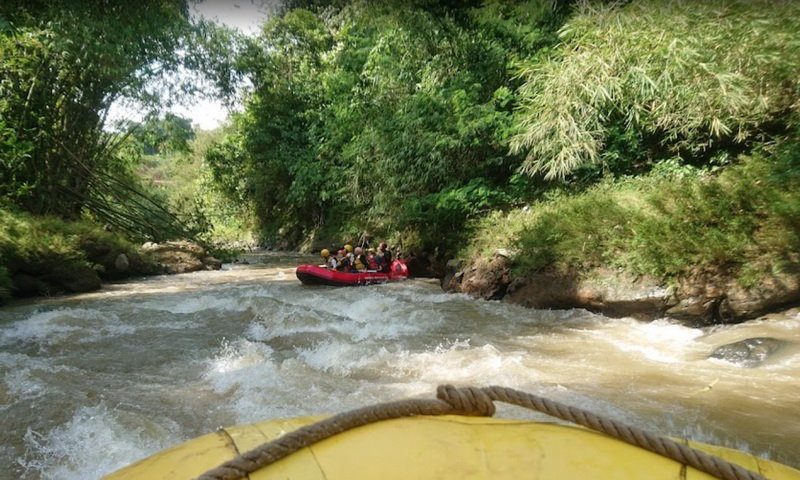 Segini Harga Tiket Rafting di Pangalengan! Buat Liburanmu Jadi Tidak Membosankan Sambil Memacu Adrenalin