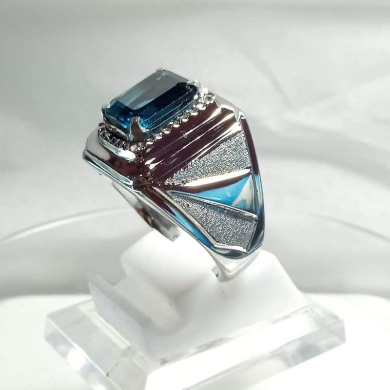 Hindari Kesan Kuno! Ini, 3 Model Cincin Batu Akik Pria Agar Terkesan Elegan & Berkarisma!