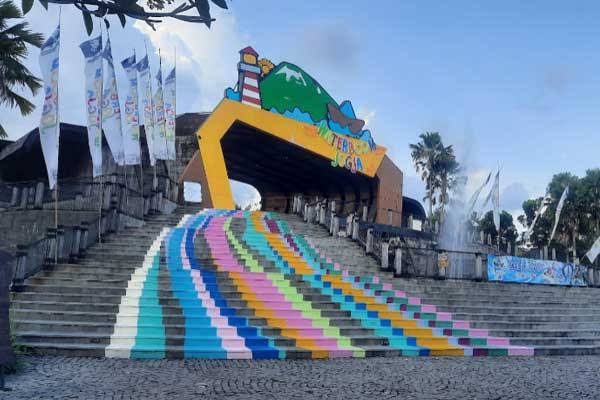 Waterboom Jogja: Destinasi Liburan Seru Waterpark Terbesar di Asia Tenggara! Cocok Buat Liburan Keluarga