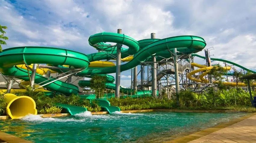 Waterboom Cikarang: Wisata yang Mengguncang Hati dan Menggetarkan Adrenalin!