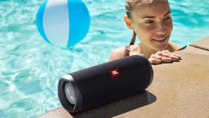 Rekomendasi Speaker JBL Bluetooth Terlaris Sepanjang Masa - Tahan Air & Badai