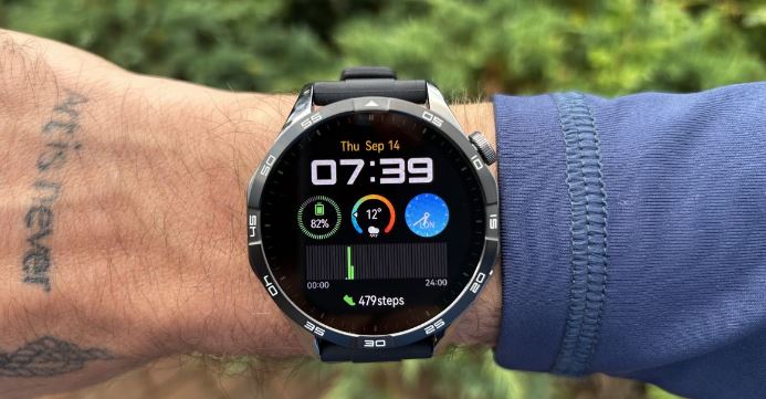 Bikin Teman Anda Iri ! Pakai Saja Smartwatch Huawei GT 4 Punya Layar Super AMOLED