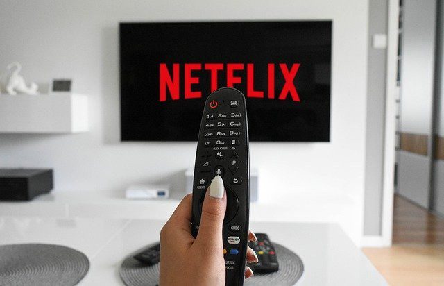 Bosan Acara TV Itu Terus? Nih! Cara Nonton Netflix dengan Smart TV Box