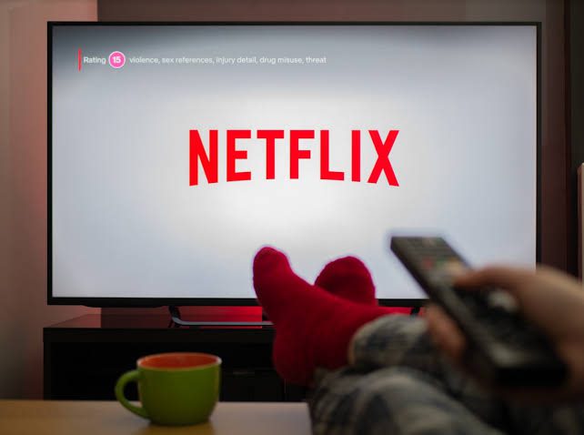 Bagaimana Cara Menggunakan YouTube dan Netflix di Smart TV Anda