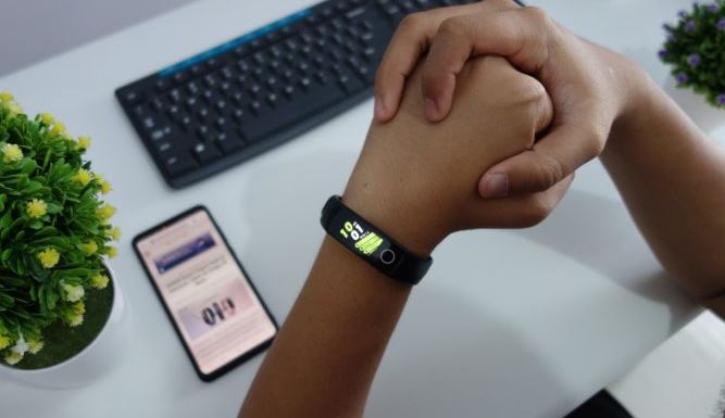 Tampil Modern dan Stylish Pakai Huawei Band 5 - Ini Dia Kelebihannya