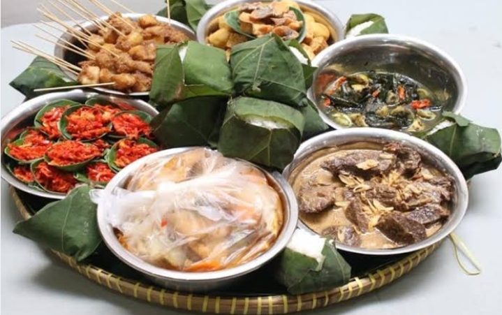 Jalan jalan ke cirebon jangan lupa makanan makanan khas cirebon ya,Aja Klalen !