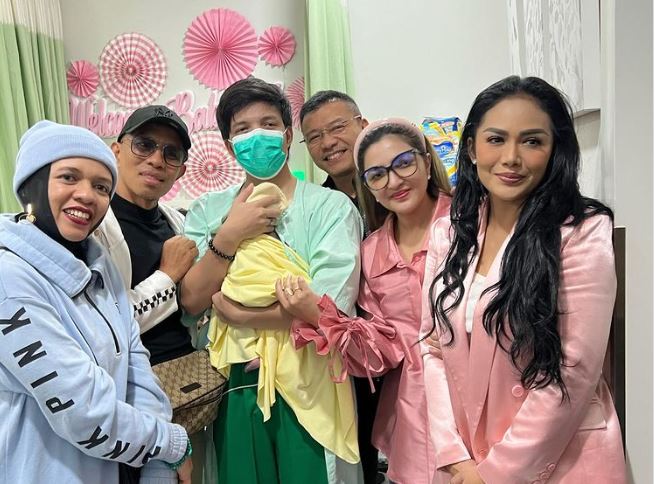 Anak Atta Halilintar Kedua Telah Lahir di Tanggal Yang Cantik - Siapa Namanya?