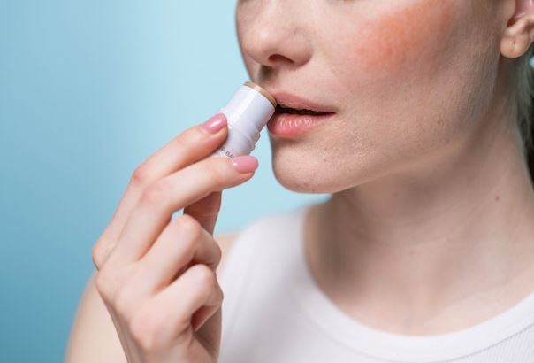 Jaga Bibirmu Agar Tidak Kering ! Yuk Pakai Lip Balm Terbaik : Ini Dia Rekomendasinya