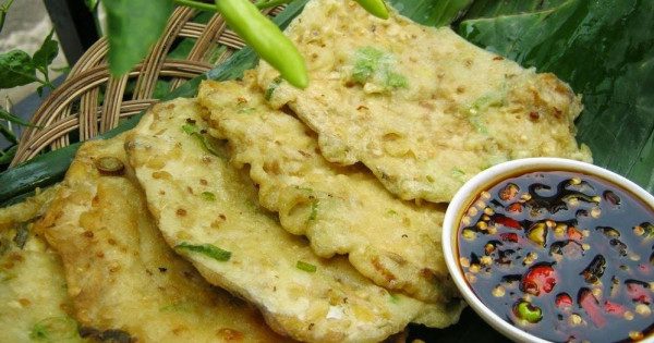 Lembut dan Nikmatnya "tempe mendoan"Sebagai Pendamping Nasi atau Cemilan saat Hujan !