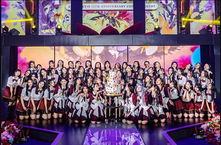 JKT48 Sukses Gelar Konser Anniversary ke-12 di Surabaya dengan konsep Tema "FlowerFull"