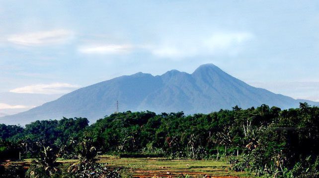 Fakta Menarik dari Gunung Salak yang Memiliki Keajaiban Alam yang Menawan