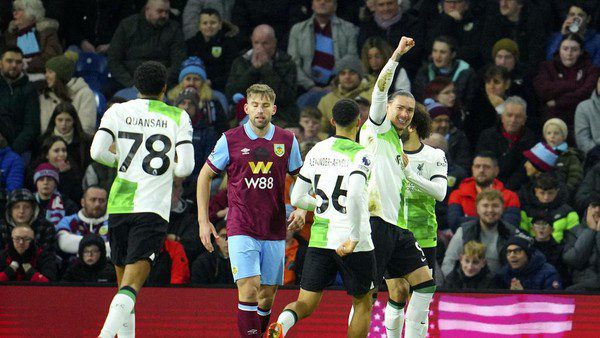 Liverpool Berhasil Menumbangkan Burnley dengan Skor 2 - 0, Kini The Reds Memantapkan diri Ke Puncak Klasemen Liga Inggris