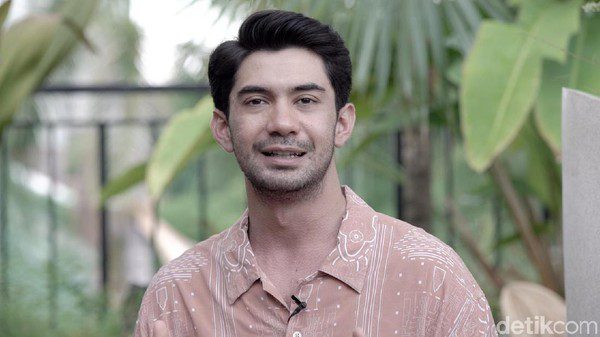 Profil Reza Rahadian/detikHOT