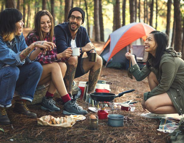 10 Alat Masak Penting Saat Camping yang Harus Dibawa