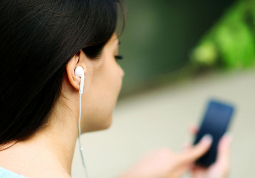 Berapa Lama Batas Pemakaian Earphone Ideal Perhari? Batas Pemakaian Earphone