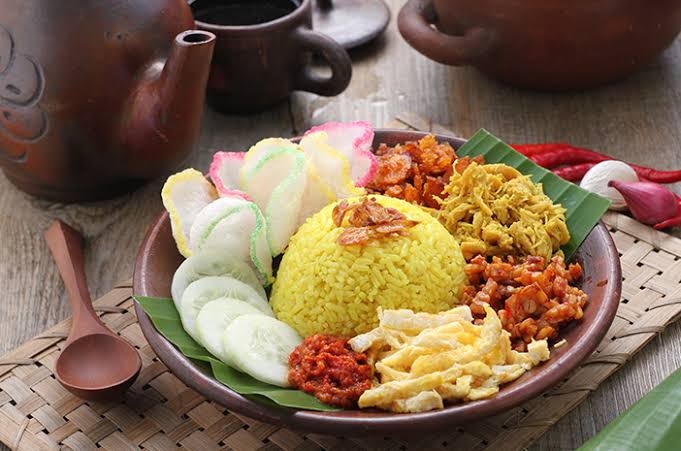 Resep Nasi Kuning: Menggoda Selera dengan Aroma dan Warna yang Menggiurkan