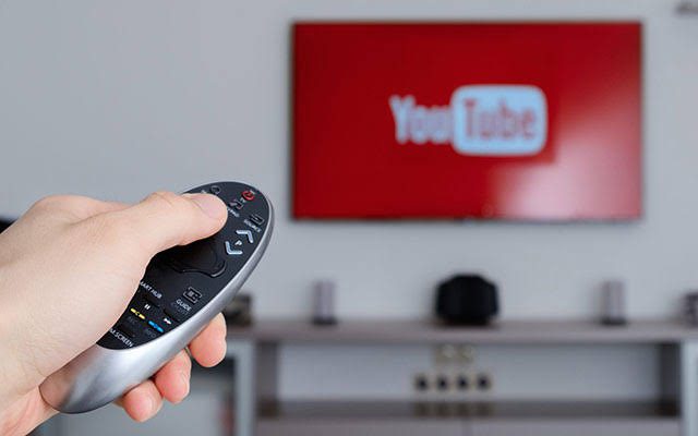 Begini 3 Cara Nonton YouTube Tanpa Iklan di Smart TV