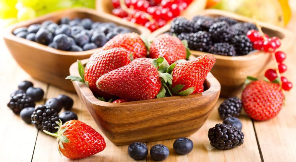 Selain Bermanfaat Buah-Buahan Ini Juga Enak untuk di Konsumsi: 5 Jenis Buah Beri dan Manfaatnya untuk Kesehatan