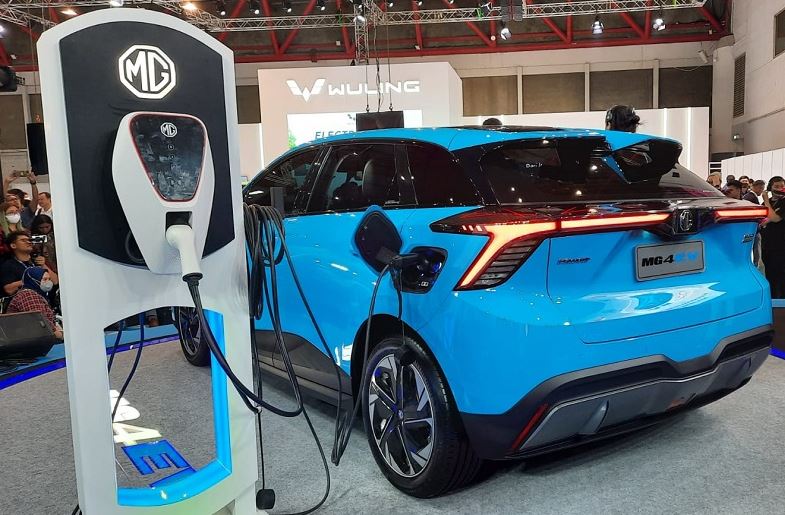 Mobil Listrik MG 4 EV Lebih Bagus dari Nissan Leaf? Simak Kelebihannya Disini! Mobil Listrik MG 4 EV Lebih Bagus dari Nissan Leaf? Simak Kelebihannya Disini!