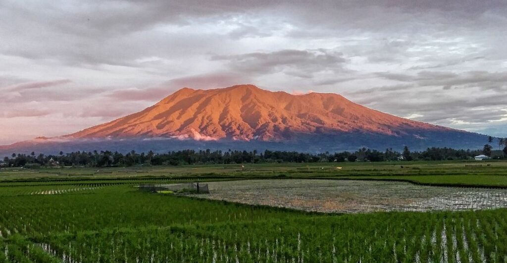 tanda gunung erupsi