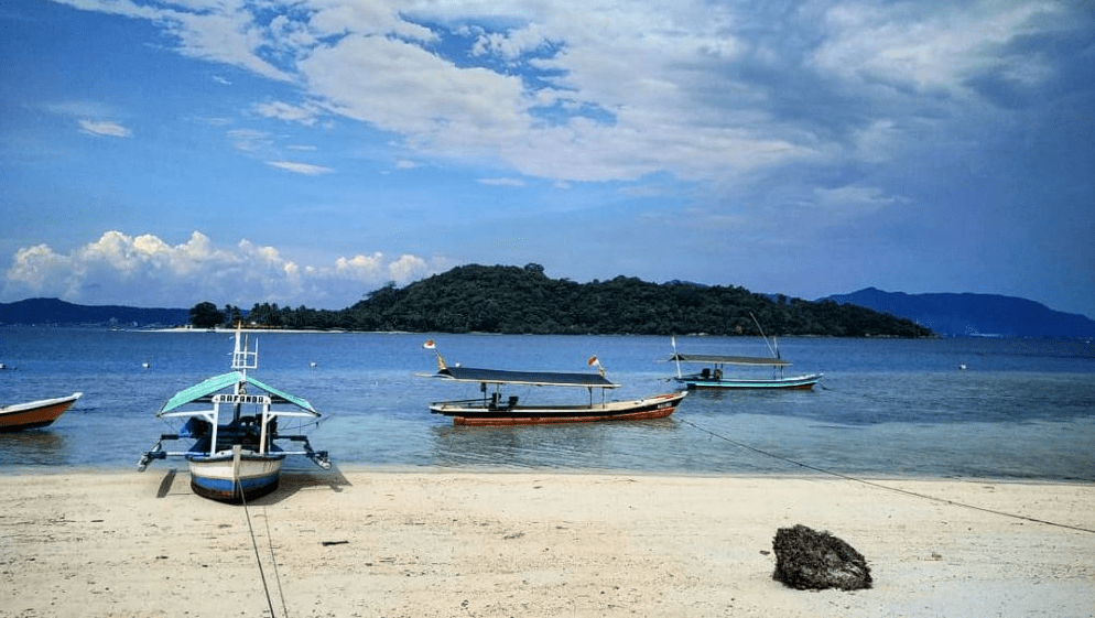 Cocok Banget untuk Bersantai Nih: Wisata Pantai di Palembang, Pemandangannya Memukau