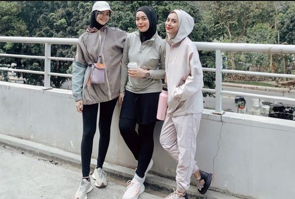 Tampil Stylish Ketika Berolahraga ! Ini Dia Rekomendasi Outfit Lari Wanita Hijab