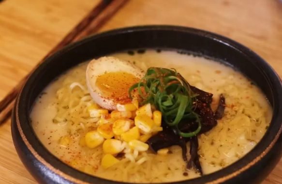 Modal Mie Instan, Bisa Jadi Santapan Lezat dari Jepang! Simak, Cara Membuat Ramen dari Mie Instan dengan Tambahan Toping yang Menggugah Selera