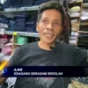 Warga Berburu Seragam Sekolah