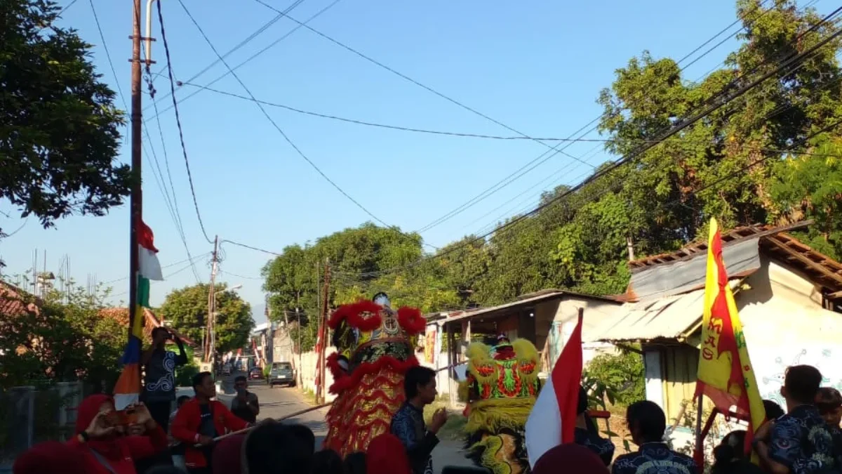 Semarak HUT ke-79 RI, Warga RT 5 Simaja Utara Kesambi Adakan Jalan Santai, Dimeriahkan Atraksi Barongsai