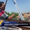 Lansia Nekat Tabrakan Diri Ke KA