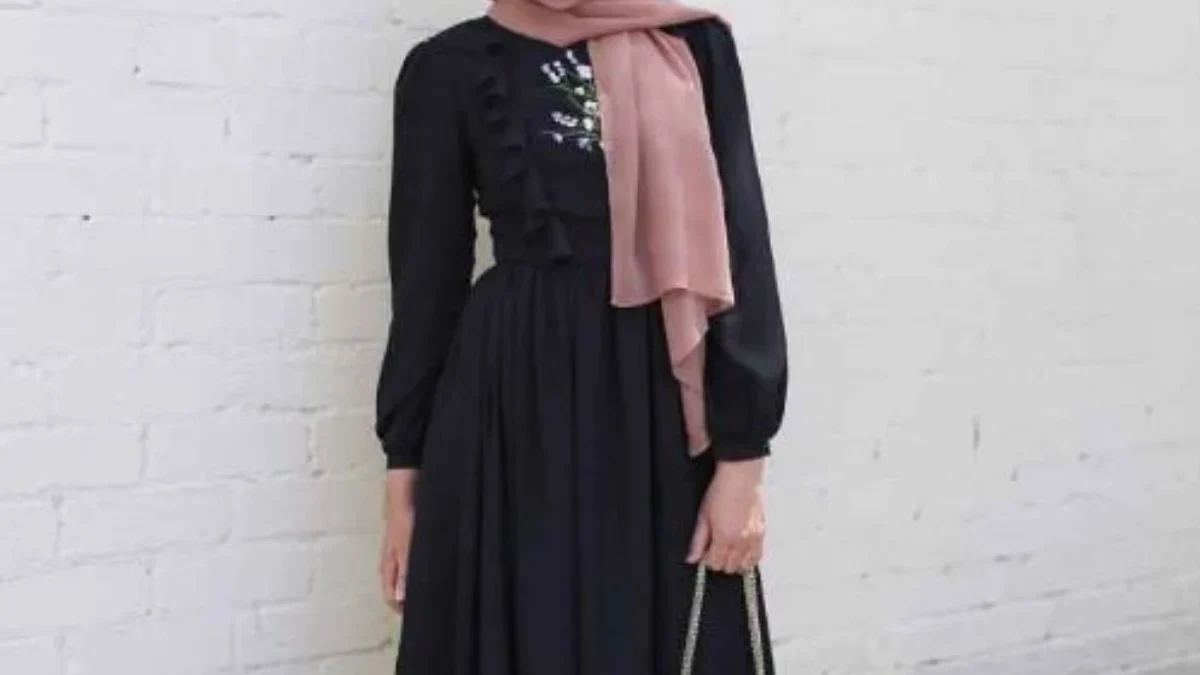 warna jilbab yang cocok untuk gamis hitam