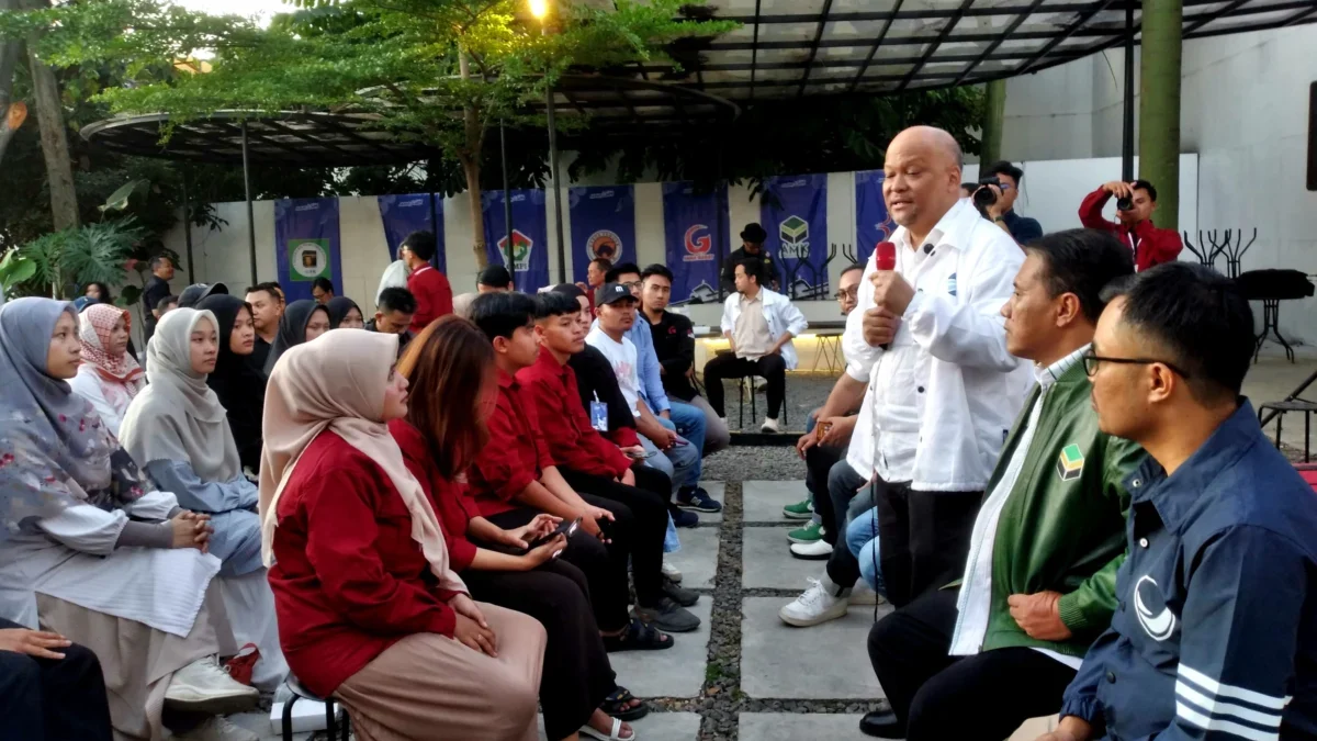 Foto: Pasangan Asih menyapa muda-mudi jabar