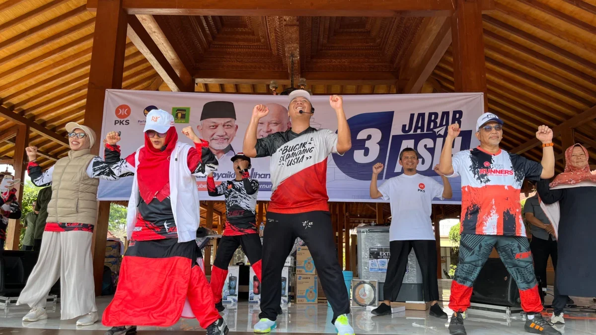 Foto: Ahmad Syaikhu senam bareng warga Cianjur