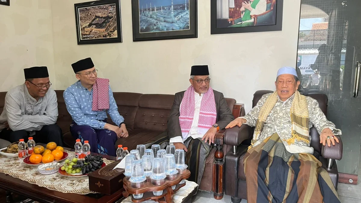 Foto: Ahmad Syaikhu kunjungi ajengan Elim