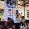 Foto: Ahmad Syaikhu di rumah perjuangan asih