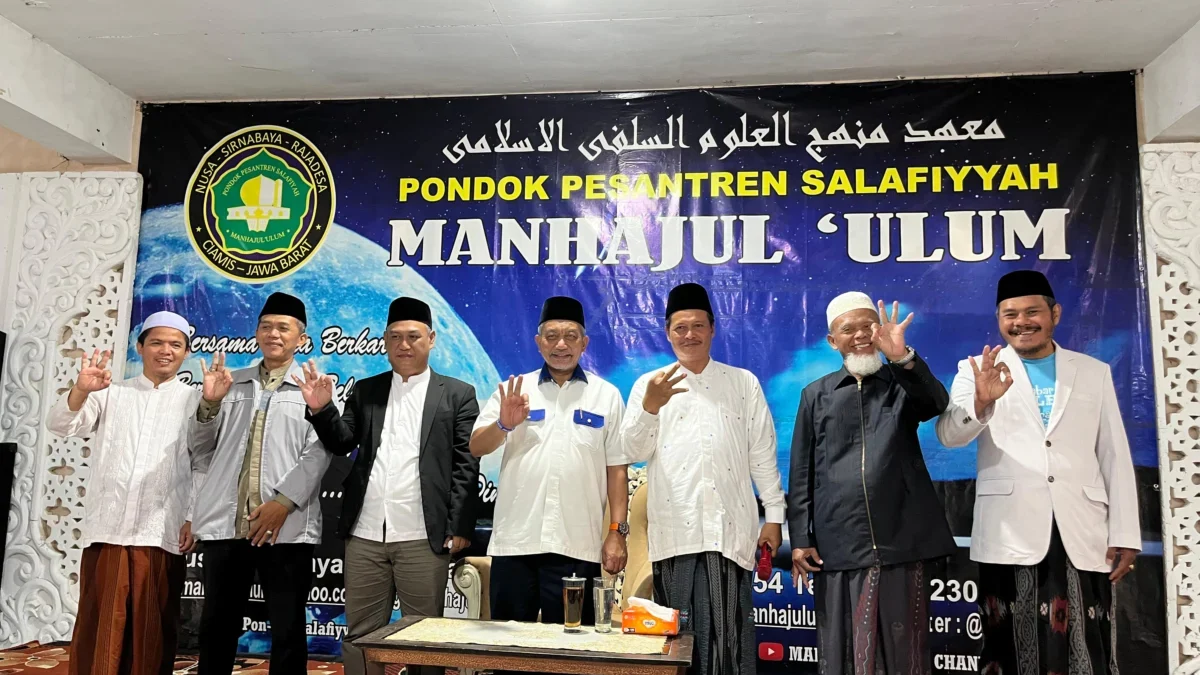 Foto: Ahmad syaikhu kunjungi ponpes manhajul ulum