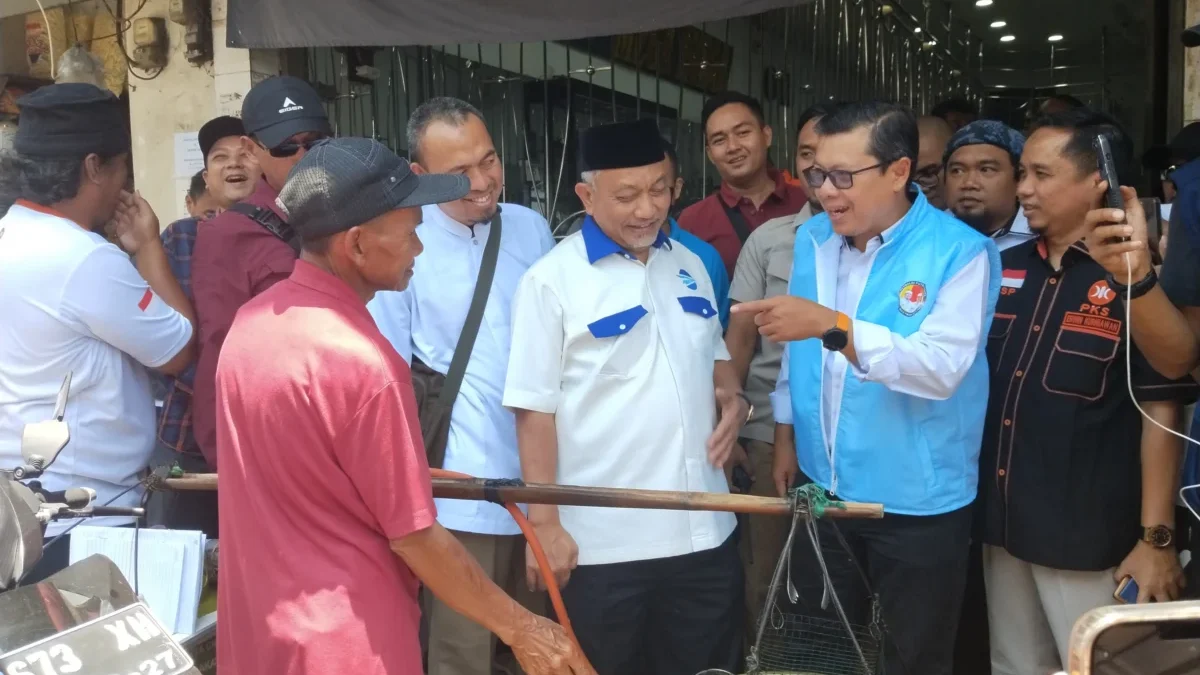 Foto: Ahmad Syaikhu kunjungi Pasar Pujasera