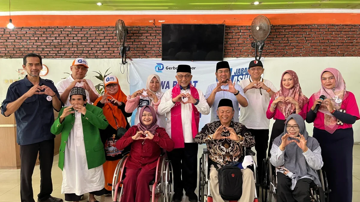 Foto: Ahmad Syaikhu di acara silaturahmi kaum disabilitas Bekasi