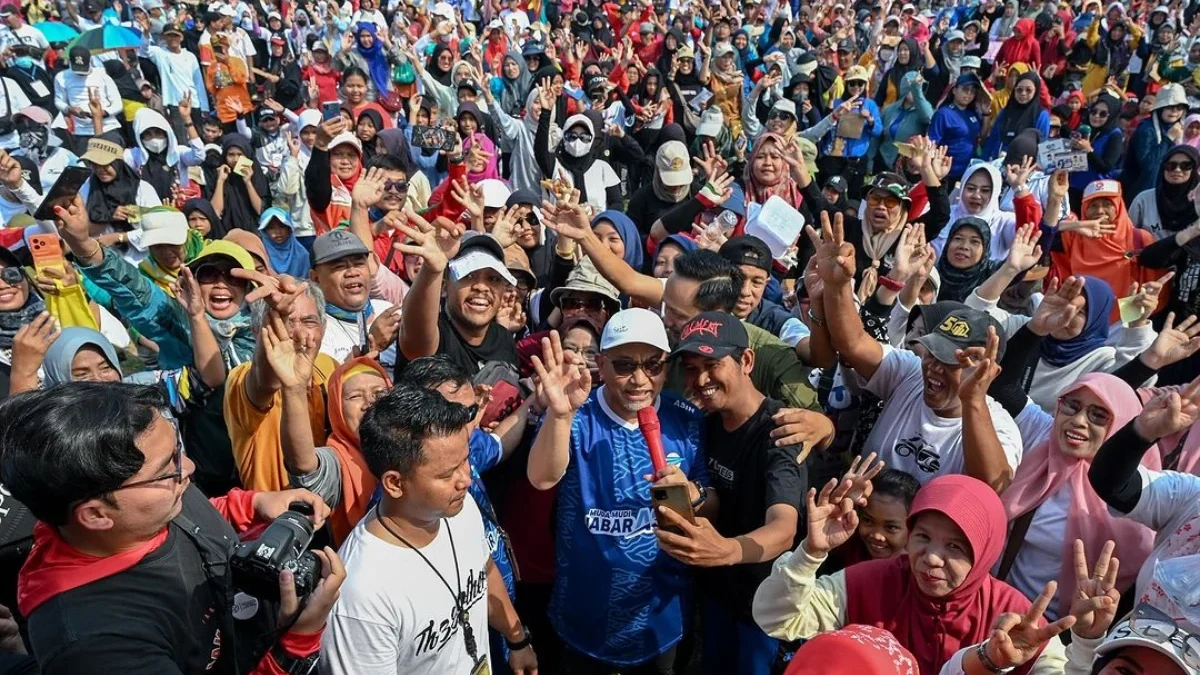 Foto: Ahmad Syaikhu bersama warga bekasi