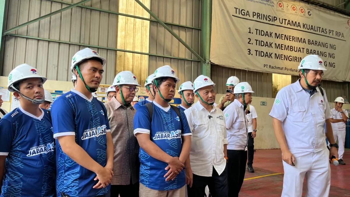 Foto: Syaikhu kunjungi industri manufaktur di Bekasi