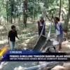 Pemdes Gumulung Tonggoh Bangun Jalan Industri