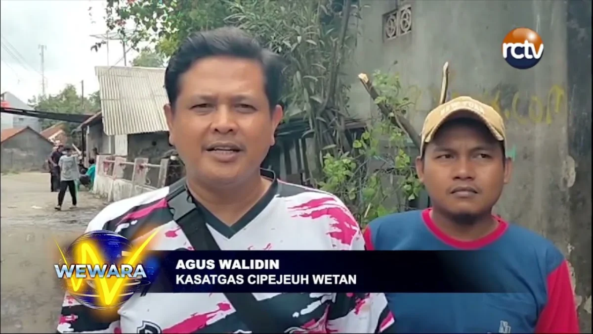 Pembersihan Tumpukan Sampah Di Aliran Sungai Ciputih