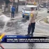 Cairan Tebu Tumpah Di Jalan Rawan Kecelakaan